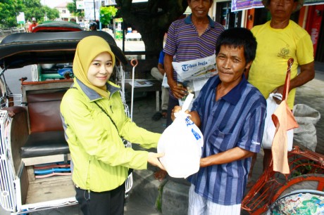 Acara Sosial Jumat Peduli – Pembagian Sembako ke Tukang Becak