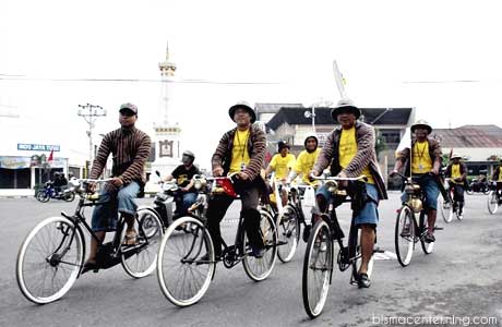 Bersepeda Onthel di Jogja