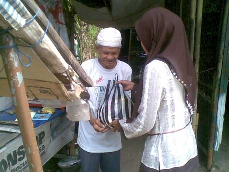 Simply Homy Jumat Peduli – Bagi bagi Paket Sembako