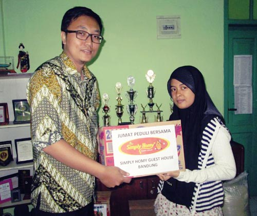 Jumat Peduli Simply Homy Bandung Di Panti Sosial Taman Harapan Muhammadiyah Cabang Lengkong Kota Bandung