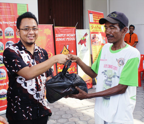 Kegiatan Donor Darah dan Bazaar Sembako Murah Simply Homy