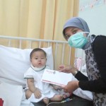 csr simply homy bandung memberikan santunan kepada almira pengidap leukemia