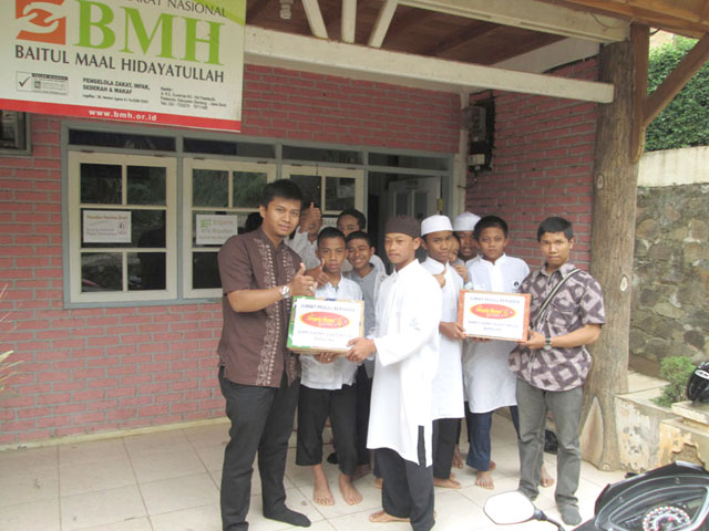 Jumat Peduli di Pondok Pesantren Hidayatullah Bandung